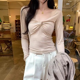 T恤纯欲气质上衣 女秋冬设计感小众修身 V领扭结露肩长袖 内搭打底衫