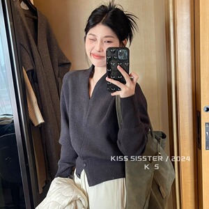 2024秋冬高级感V领加厚针织毛衣女设计感小众宽松显瘦打底衫上衣