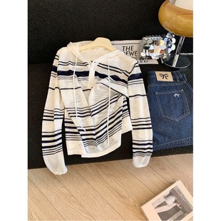 条纹防晒T恤上衣 减龄复古长袖 连帽抽绳针织打底衫 女早春洋气时尚