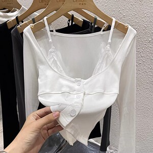 2023蕾丝拼接吊带打底衫女秋季别致长袖T恤辣妹短款V领假两件上衣