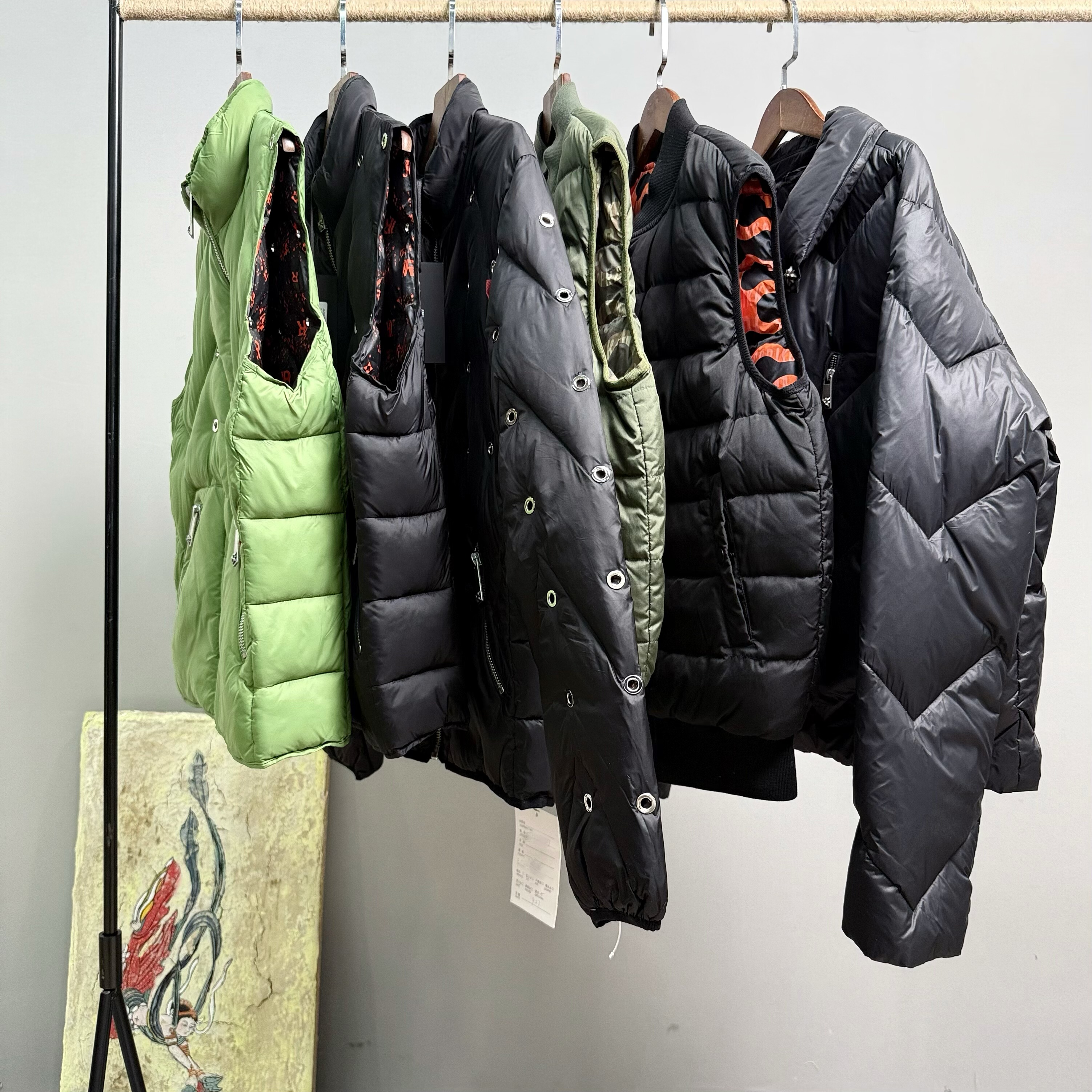 孔眼细节棉马甲羽绒服男