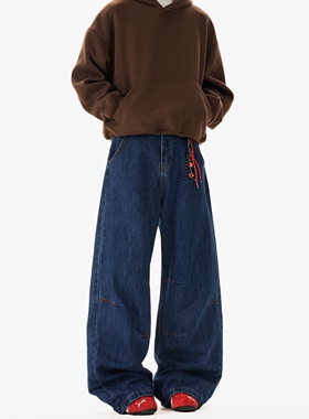 凯文麦克自家图N1307自带挂件数字红色口袋刺绣丹宁深蓝牛仔裤S到