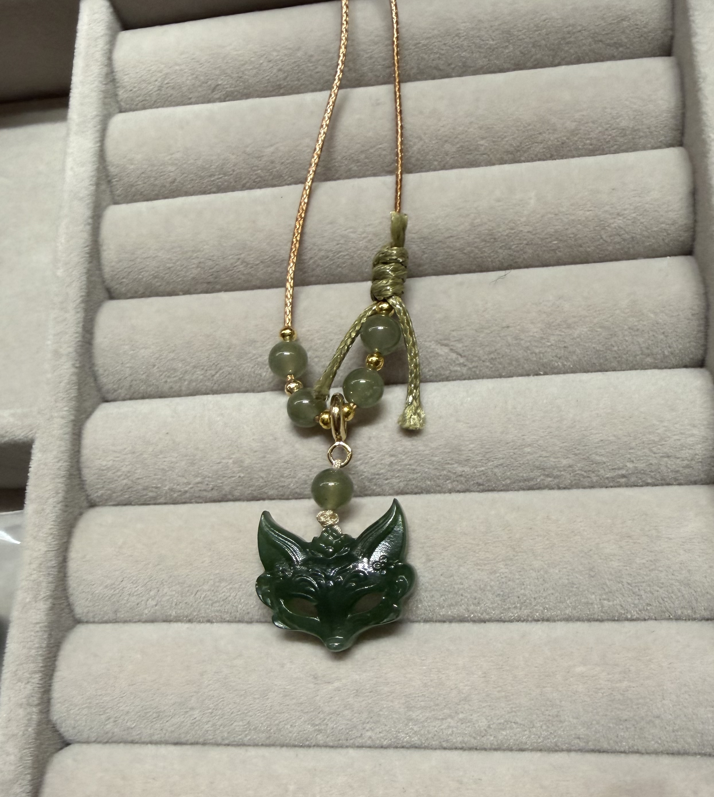 天然和田玉碧玉手工雕刻狐狸面具吊坠，雕工精致玉质细腻油润，8