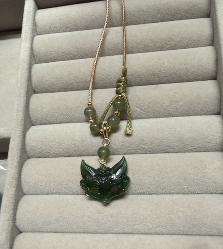 天然和田玉碧玉手工雕刻狐狸面具吊坠，雕工精致玉质细腻油润，8