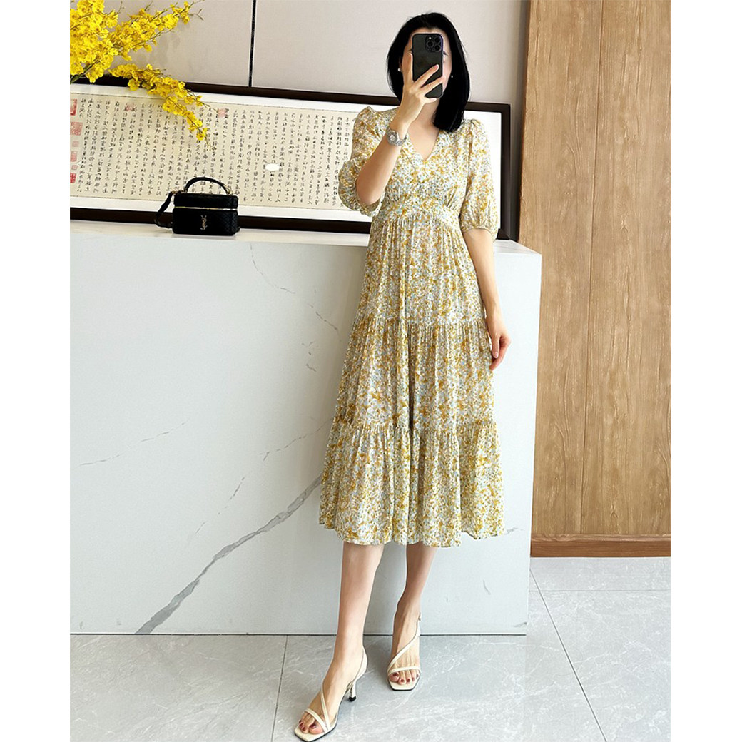 C3133  气质太美了 V领灯笼袖 显瘦收腰碎花真丝裙