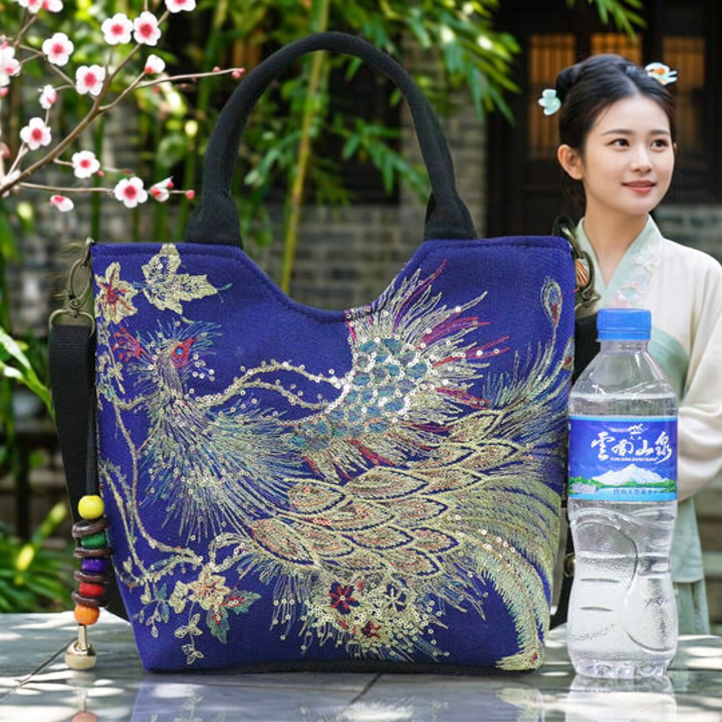 云南民族风时尚女士手提包斜跨包绣花包凤凰孔雀亮片两用包机车包