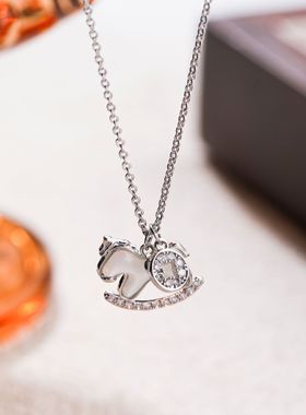 新年马上有钱小马吊坠锆石项链