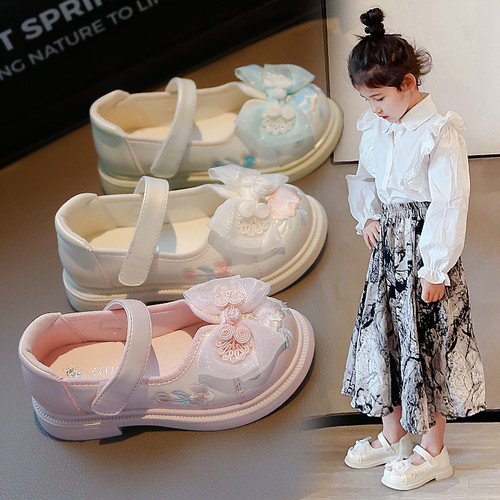 女童汉服鞋子2026春季新款马面裙国风皮鞋儿童古风甜美女孩绣花鞋