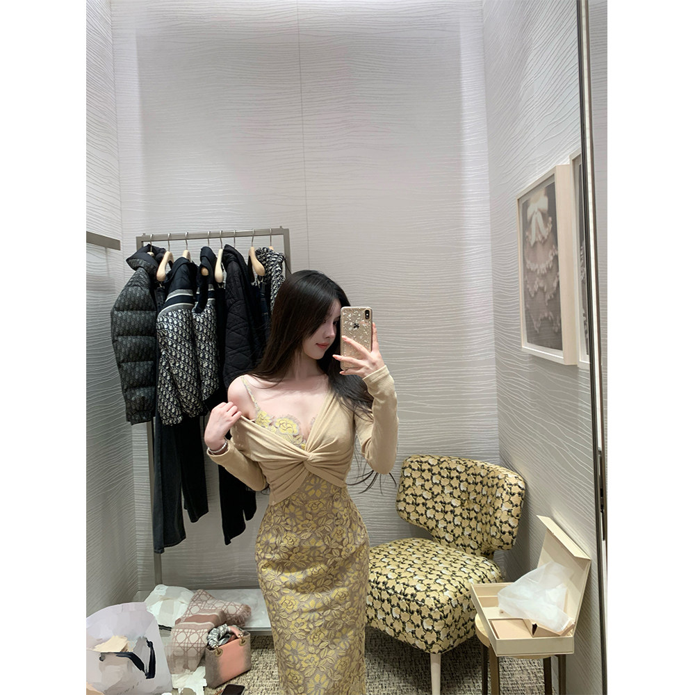 THE SWAN司凰轻奢 温柔系穿搭针织上衣/V领蕾丝包臀吊带连衣裙女,女装/女士精品,时尚套装,淘宝优惠券,粉丝福利购,淘宝优惠卷