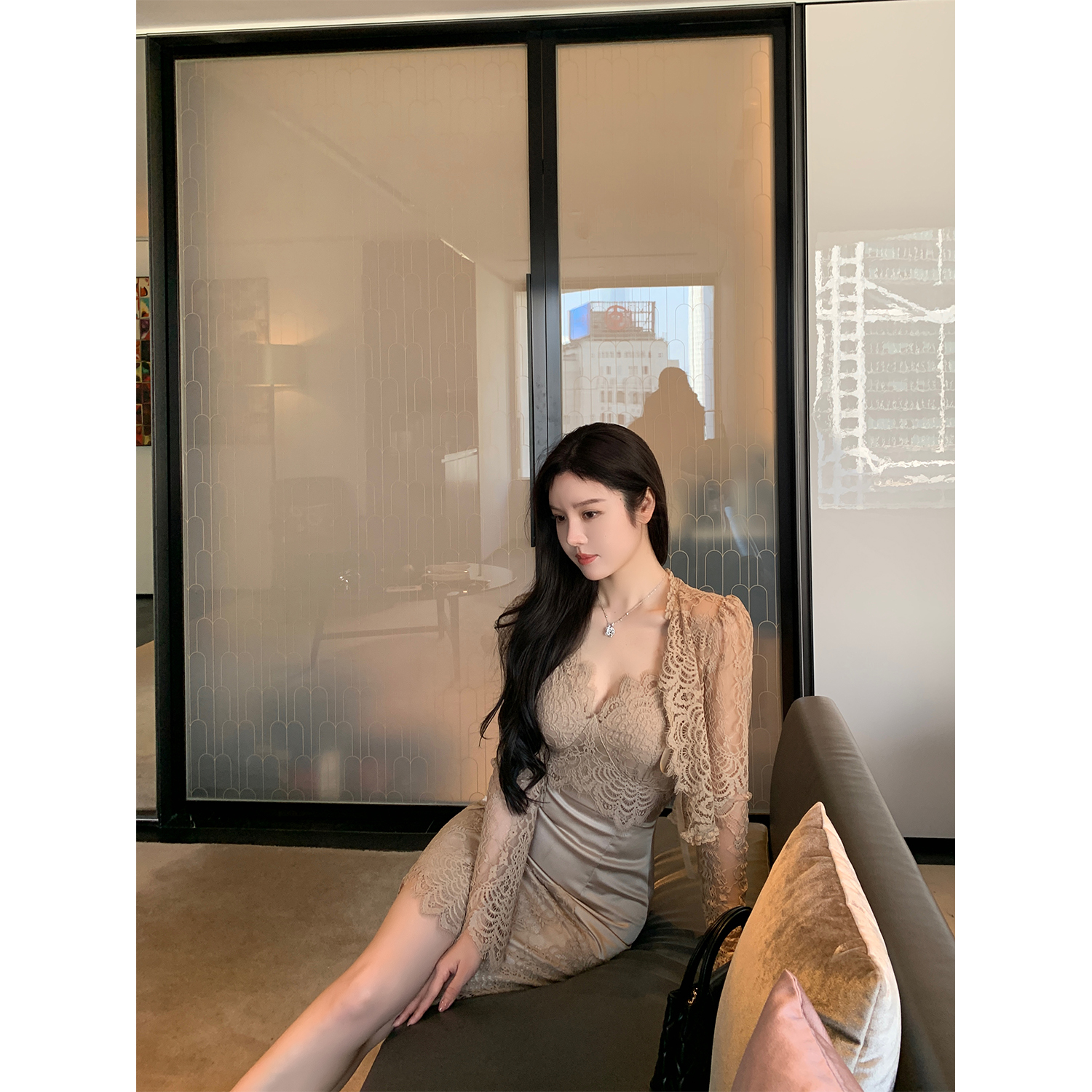 蕾丝缎面连衣裙外套套装