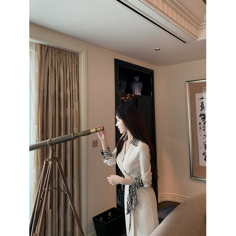 THE SWAN司凰轻奢 老钱日常美学 气质独特氛围感收腰针织连衣裙女