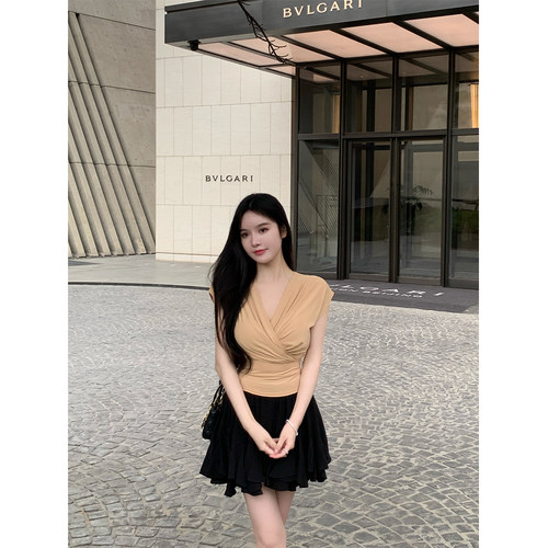 舒适褶皱针织上衣蓬蓬裤裙套装女