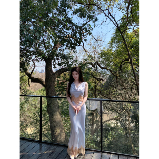 法式 SWAN司凰轻奢 THE 优雅别致长裙蕾丝缎面连衣裙 现货7折