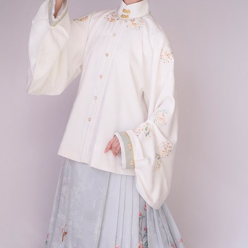 瞳莞天丝暗花绸交领竖领刺绣短袄心花鹿放明制汉服女白色内搭秋季