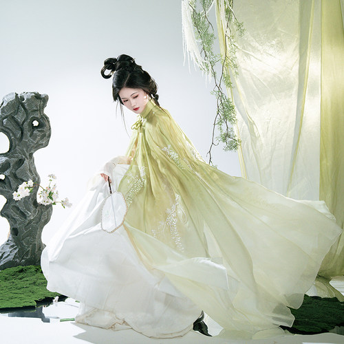 瞳莞等风来原创女2025新款春夏薄款刺绣斗篷披风仙气外套日常套装