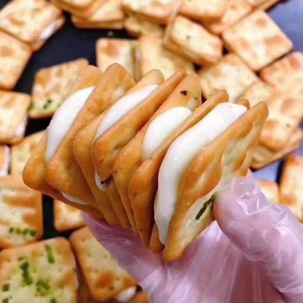 香葱牛轧糖夹心饼干独立包装酥脆咸甜拉丝牛乳手工网红休闲零食