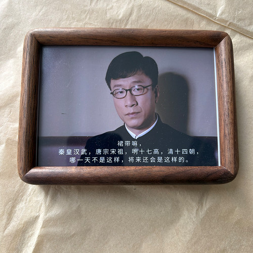 “裙带嘛”潜伏电视剧周边桌面摆件 高级感黑胡桃木 创意礼物