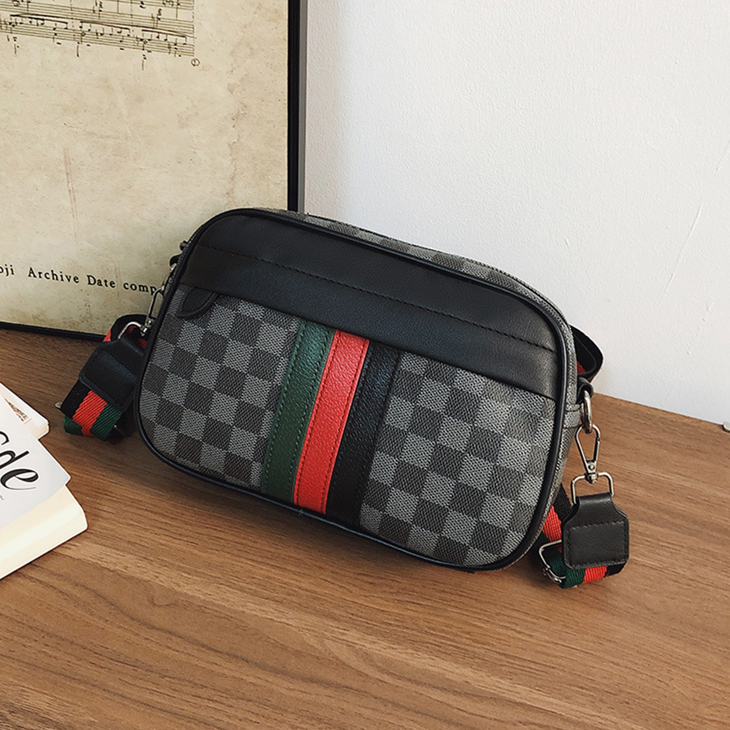 通勤男包横款相机包单肩包日系轻便大容量斜挎包简约时尚通勤小包