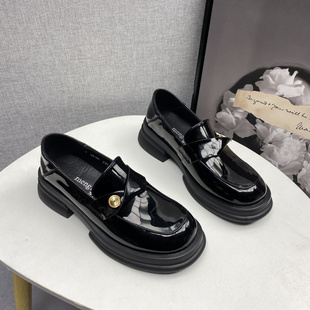 圆头粗跟中口漆皮舒适显瘦女单鞋 真皮女鞋 处理2024春新款 厂家断码