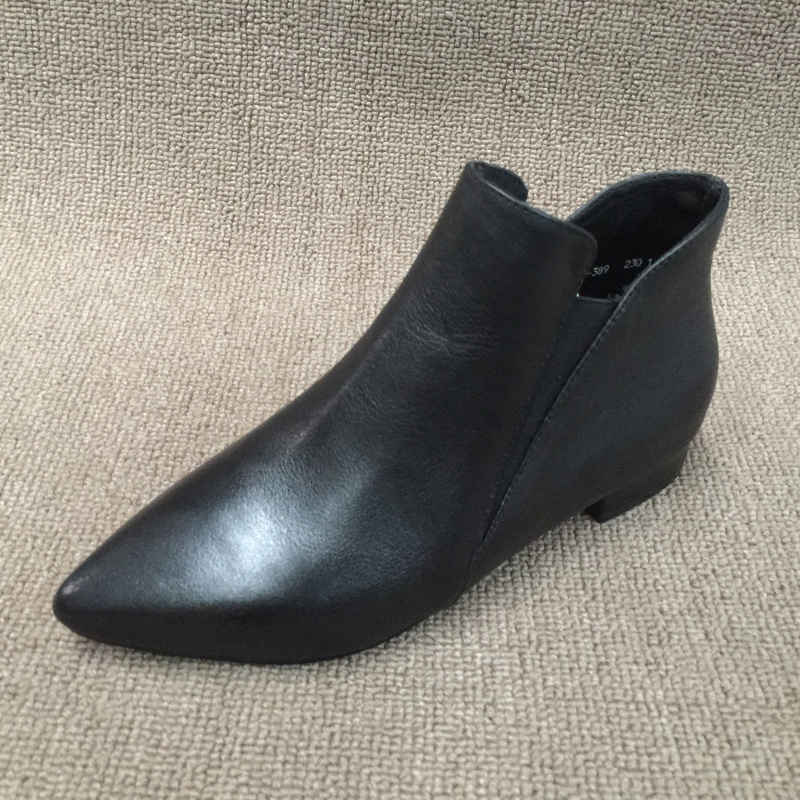 断码处理女鞋2024秋冬新款马丁靴低跟尖头职业百搭时尚牛皮女短靴