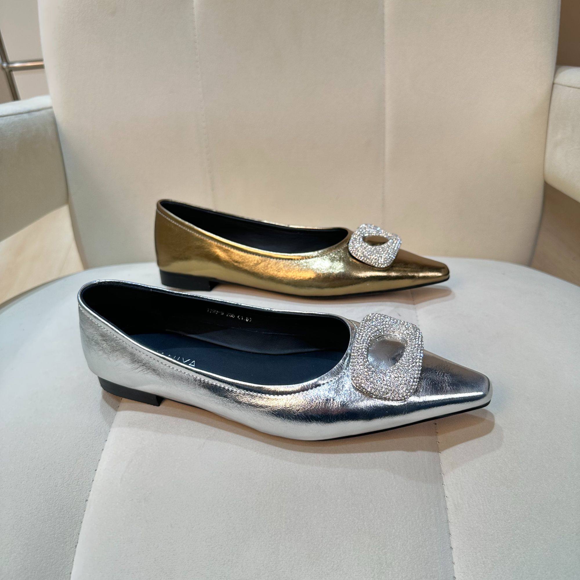 现货 头层牛皮水钻浅口法式尖头单鞋低跟气质银色平底真皮女鞋,女鞋,浅口单鞋,淘宝优惠券,粉丝福利购,淘宝优惠卷