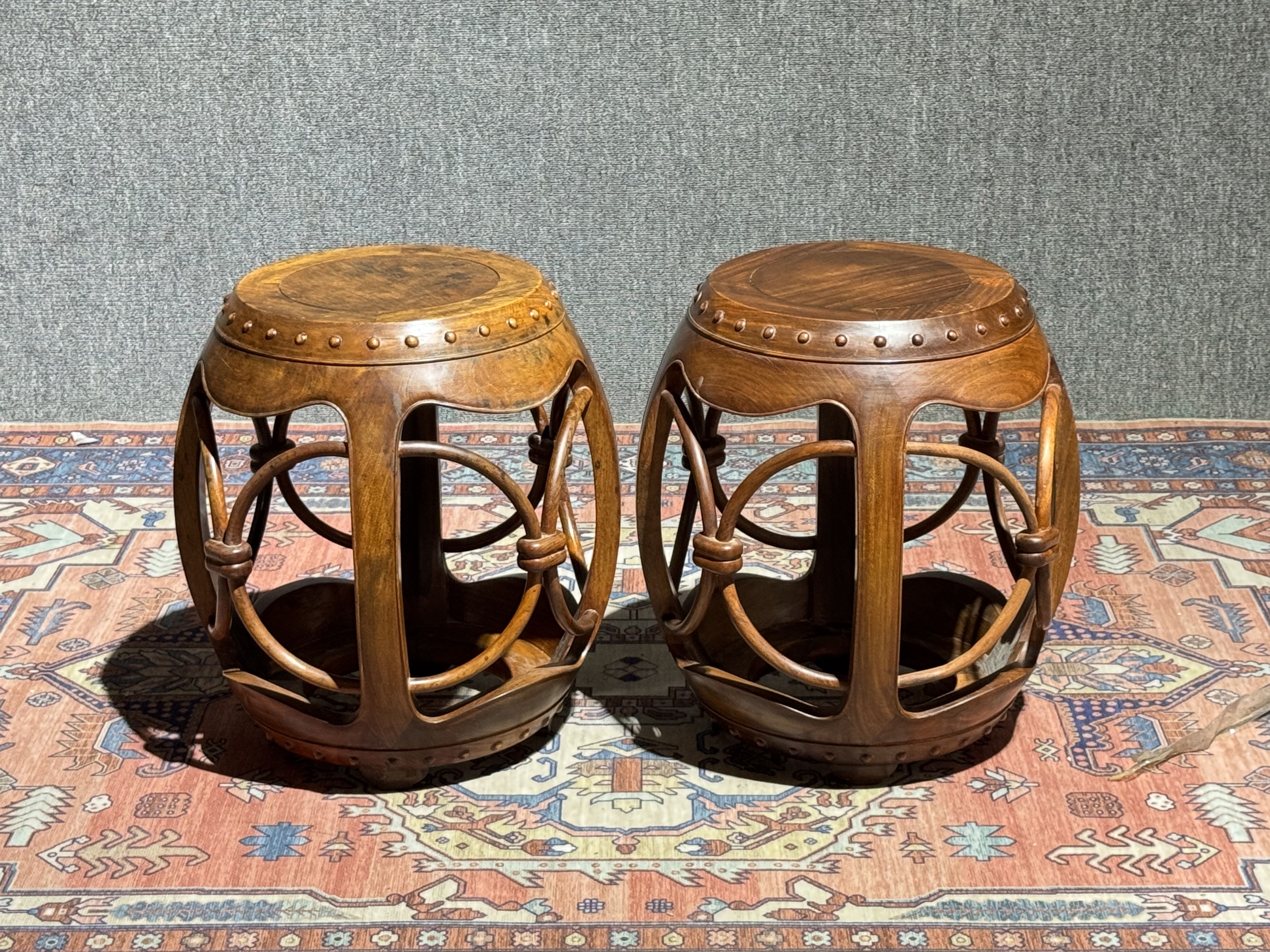 明清家具我们就要拍照片过来，鼓墩凳子直径43高47厘米