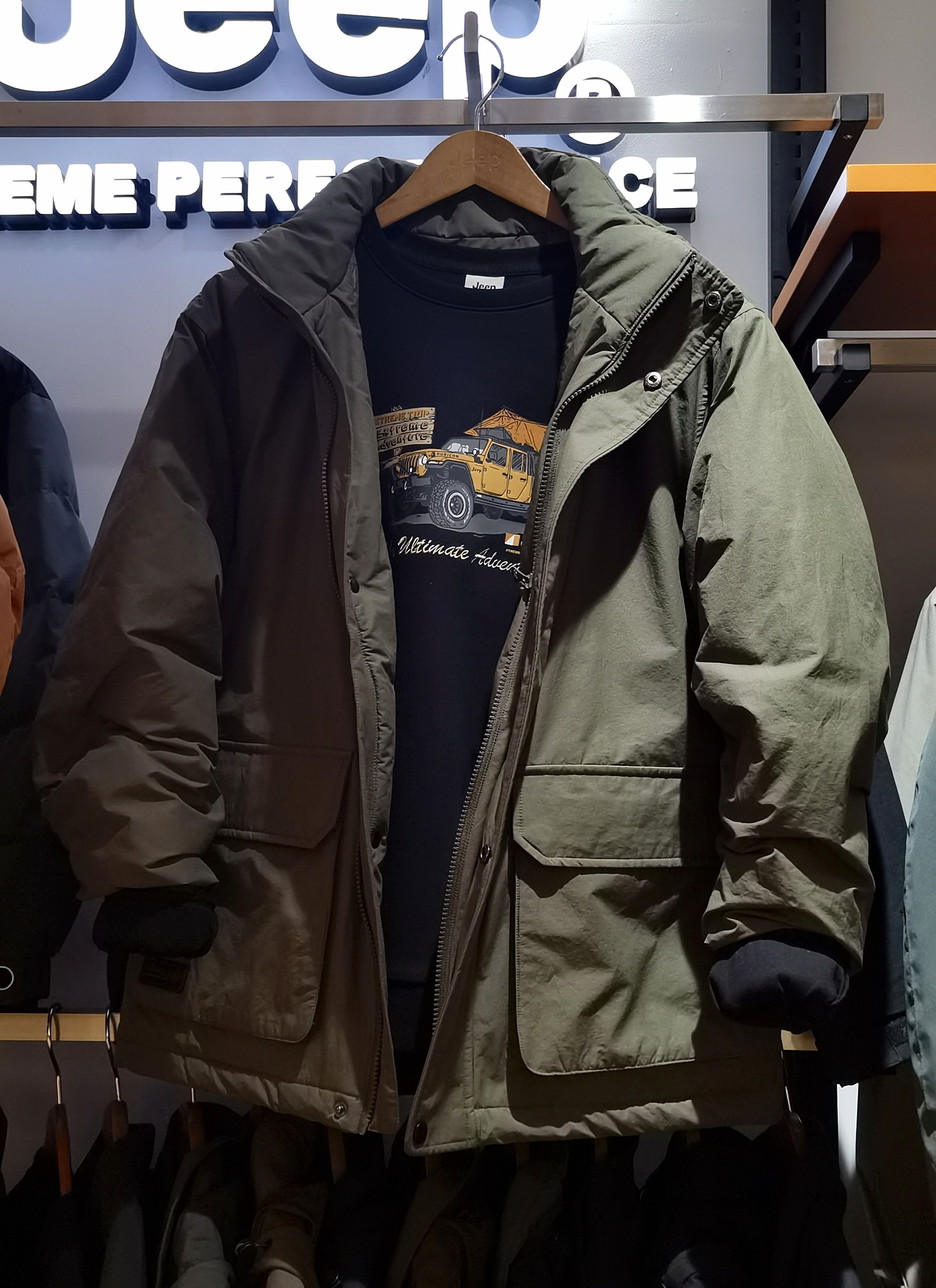 吉普秋冬休闲常规羽绒服