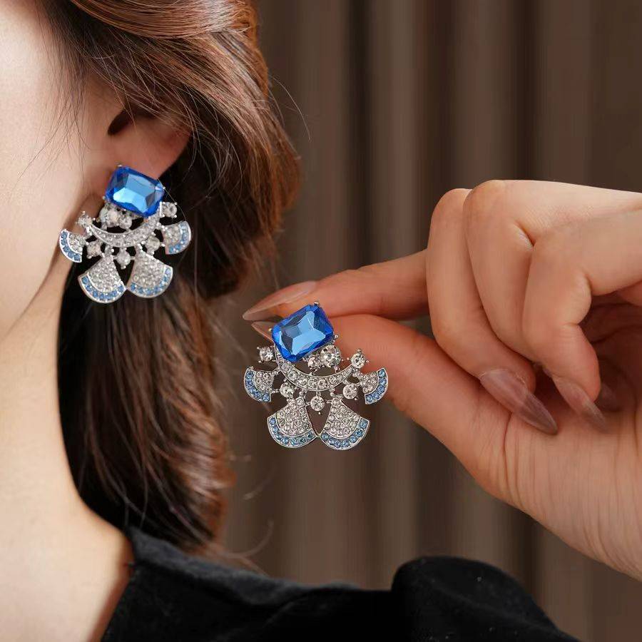 轻奢锆石扇形荷叶边耳环