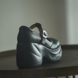 9cm坡跟浅口单鞋 一字扣带厚底真皮女鞋 2025秋季 高跟鞋 新款 misili