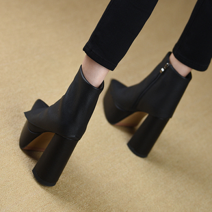 misili黑色尖头粗跟短靴秋冬季新款13cm超高跟鞋防水台厚底女靴子