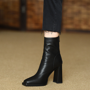 misili 新款 高跟鞋 黑色女靴子 9.8cm方头平底粗跟短靴女2026秋冬季