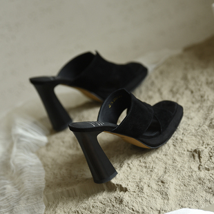 9.3黑色高跟凉鞋 Misili 新款 女2026夏季 时尚 一字拖粗跟外穿凉拖鞋
