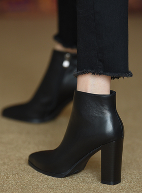 misili 真皮粗跟短靴女 2026年秋冬季新款高跟鞋侧拉链尖头及踝靴