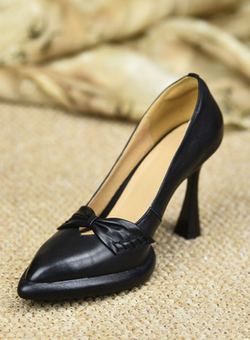 misili 法式尖头细跟单鞋9.5cm高跟鞋2026春季新款一脚蹬厚底女鞋