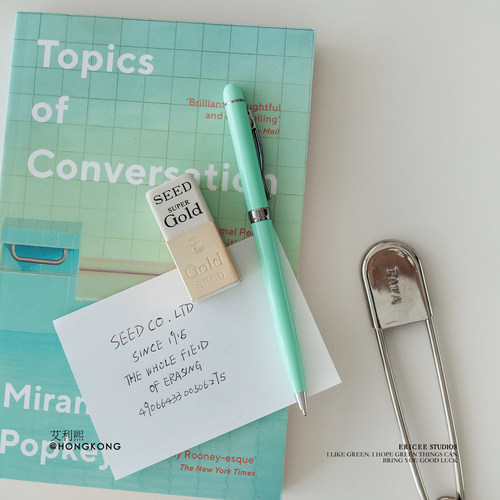 又美又精致。薄荷绿色旋转金属笔杆圆珠笔，扭动出芯，好写~