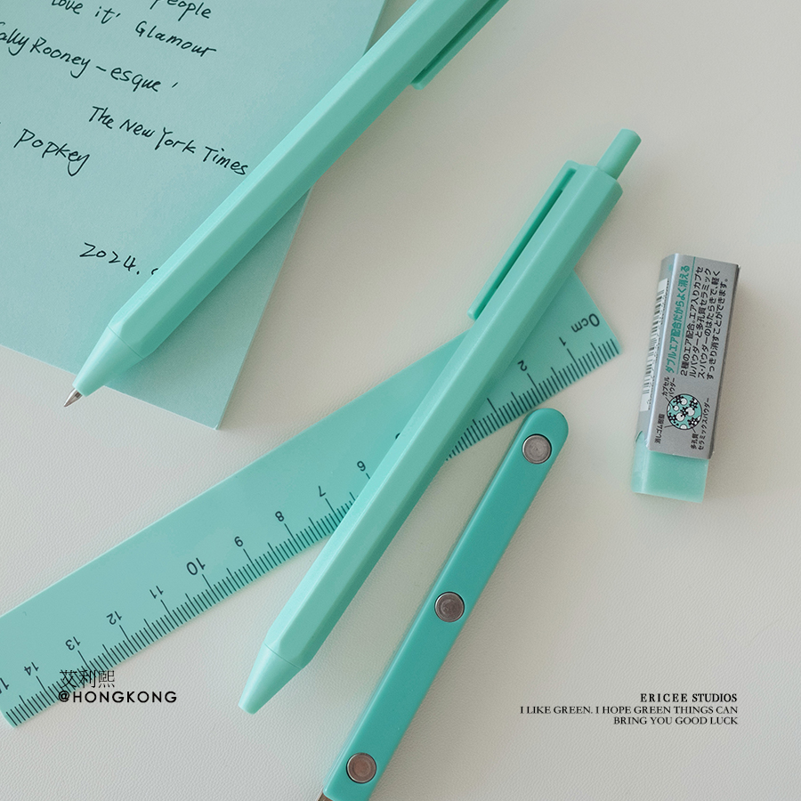 一见钟情的笔。这支薄荷绿色的中性笔，太好写了，好好用~