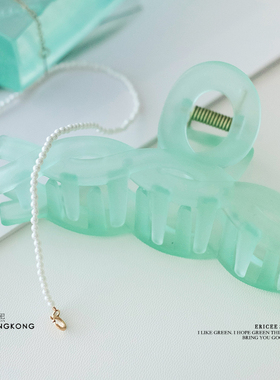 真是好清爽哇~~ 雅致，很清透的淡薄荷绿色的大抓夹，绞花发夹