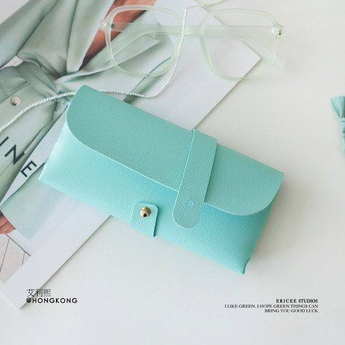 薄荷绿色的眼镜保护袋眼镜盒