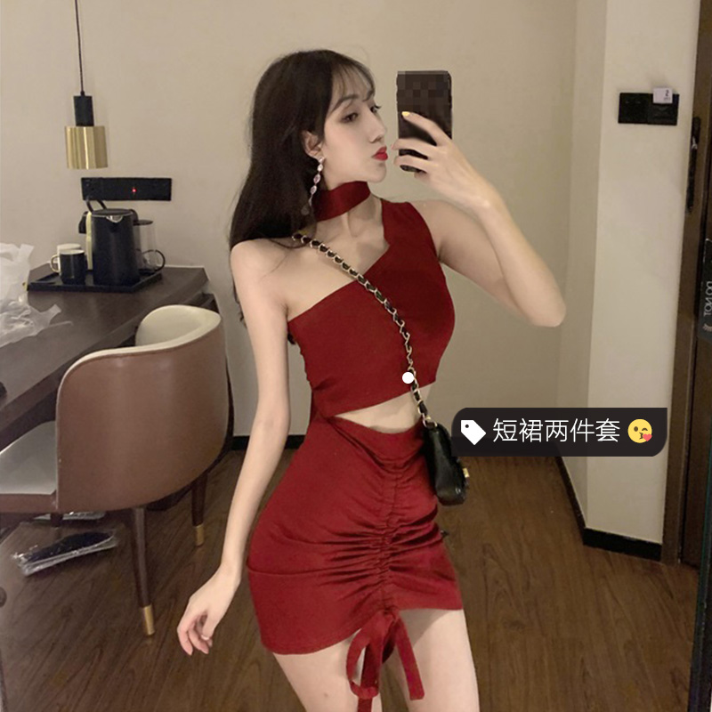 券后41.90元斜肩修身短款上衣+抽绳系带短裙