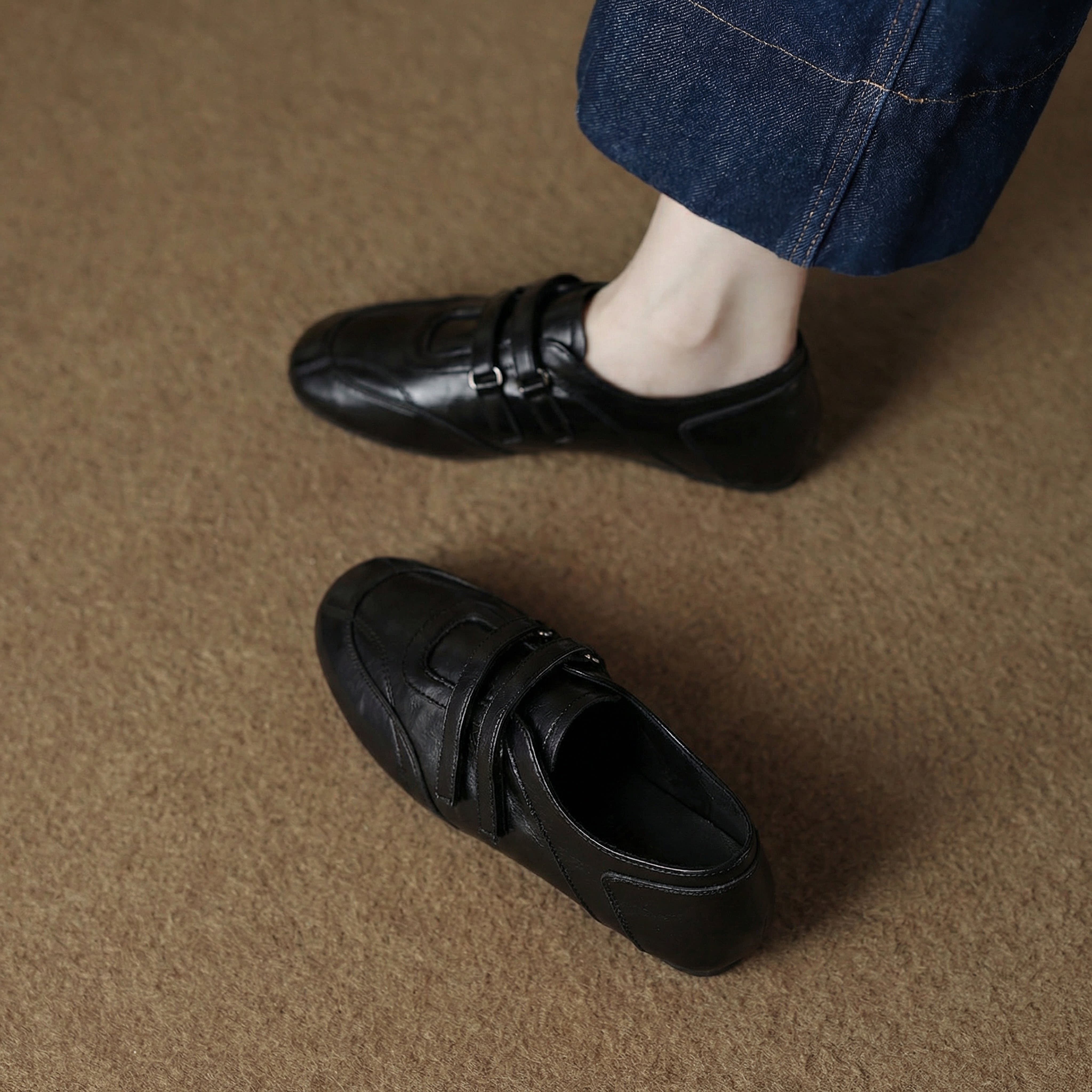 韩版黑色圆头魔术贴平底单鞋女款2026春秋新款休闲时尚百搭乐福鞋