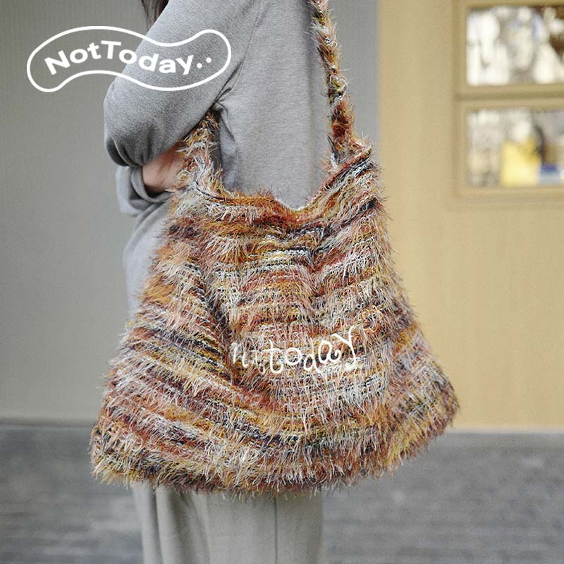 潦草绒绒大容量单肩包可放电脑