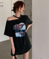 Off the shoulder print on the neck