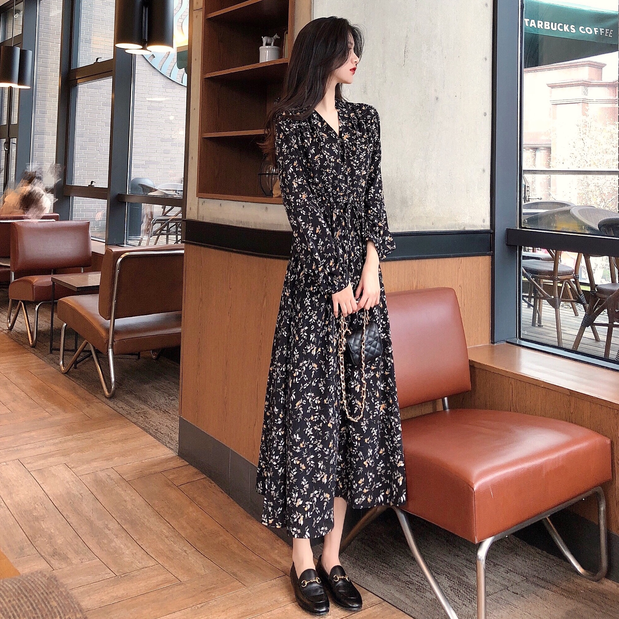 Real price V-neck floral skirt