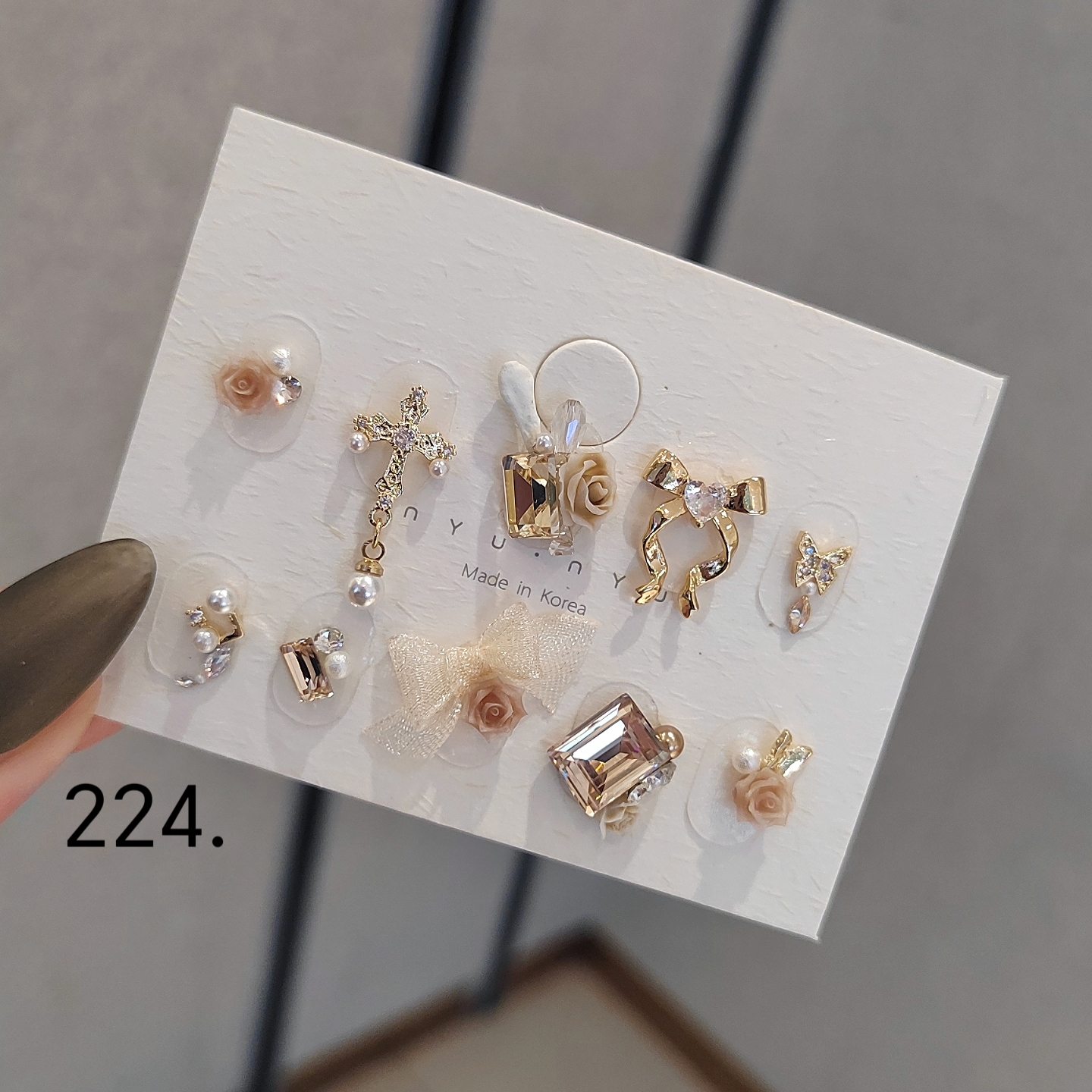 香槟方糖大丝绸蝴蝶结堆钻美甲