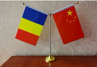 中国乍得国旗摆件装饰桌旗谈判签字约双杆Y型金色乍得小国旗