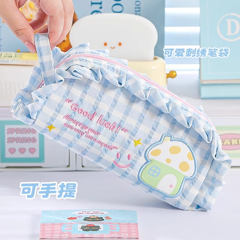 可爱花边格子卡通笔袋