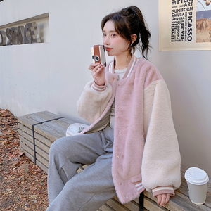 粉色羊羔毛棒球服外套女冬季新款韩版宽松加厚学院风减龄毛绒棉服图片