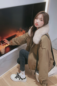 档口现货 2025冬 短款派克服 卡其色 D683-P165-控248图片
