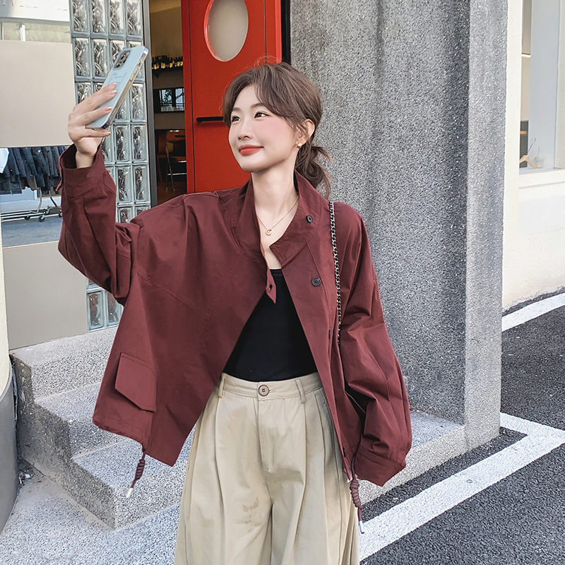 酒红色可盐可甜减龄立领夹克女秋2025新款小个子休闲显瘦风衣外套，女装短外套，浙宝256