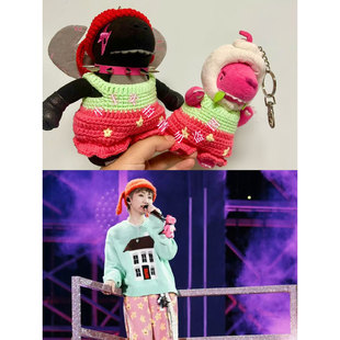 汪苏泷周边钩织挂件演唱会闪电能量素龙娃衣小狗背带裤裙子